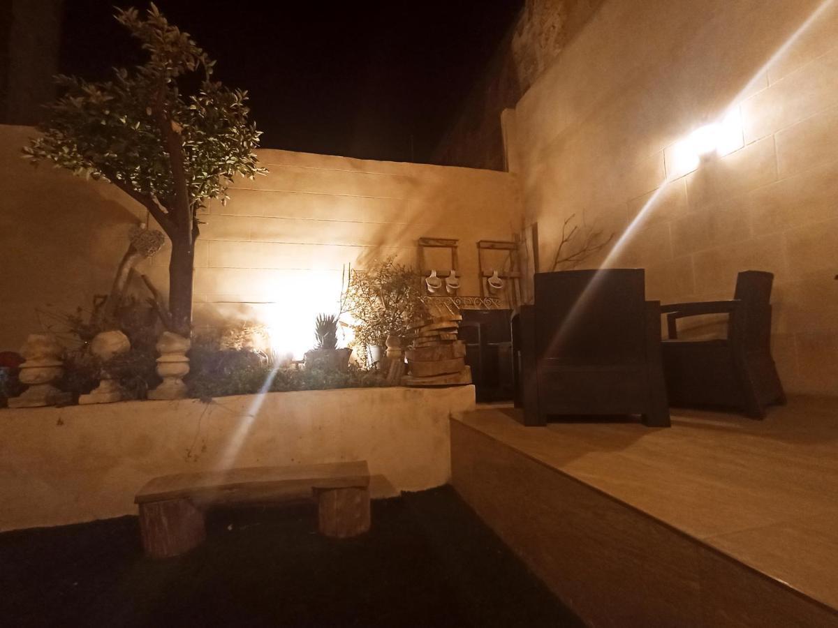 Dhara House Malta Bed & Breakfast Paola ภายนอก รูปภาพ