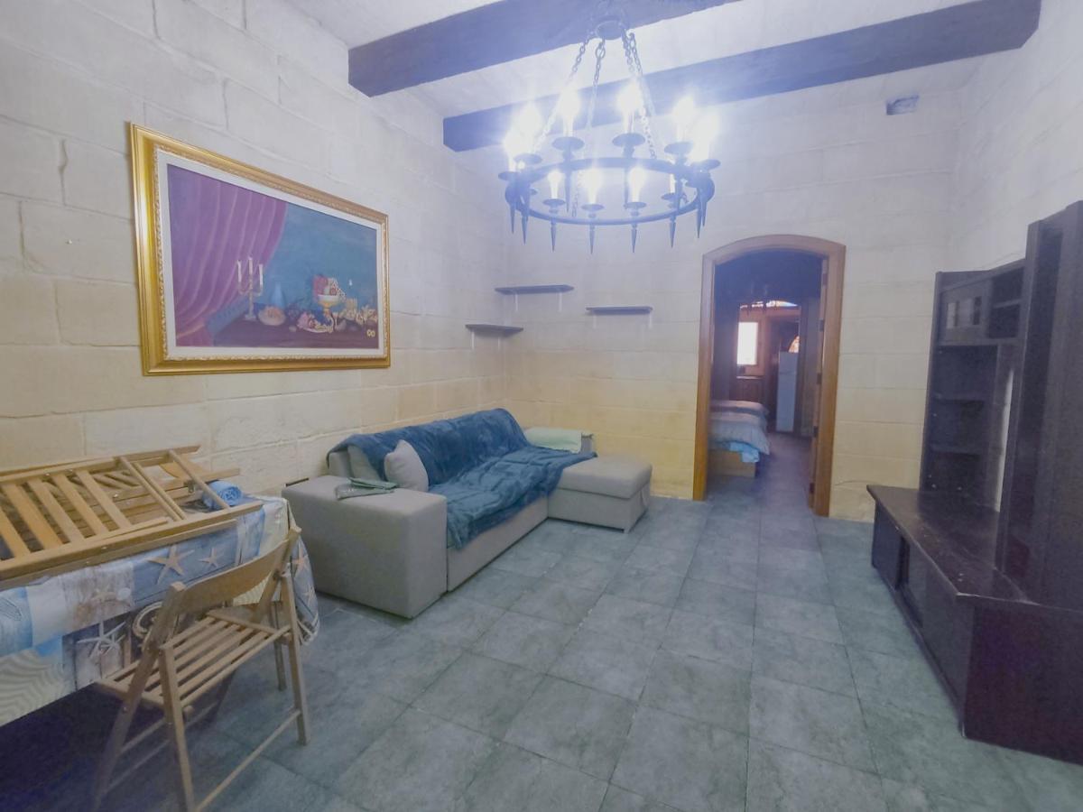 Dhara House Malta Bed & Breakfast Paola ภายนอก รูปภาพ